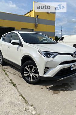 Внедорожник / Кроссовер Toyota RAV4 2017 в Звягеле