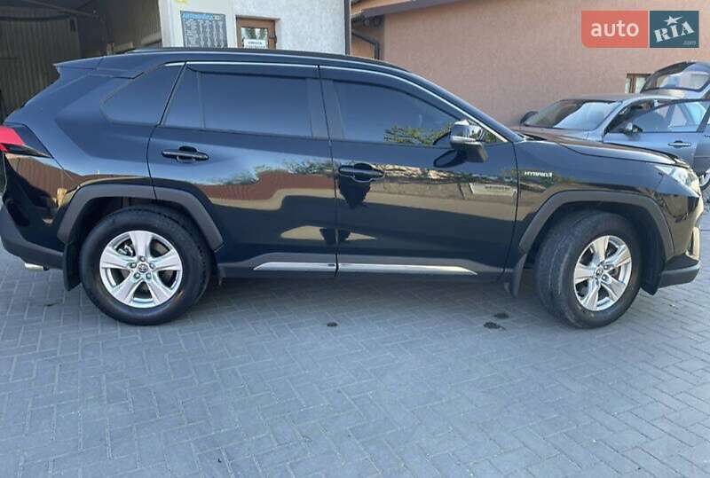 Внедорожник / Кроссовер Toyota RAV4 2021 в Чернигове