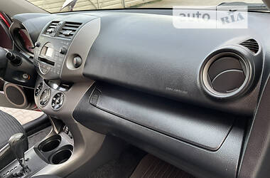 Внедорожник / Кроссовер Toyota RAV4 2008 в 