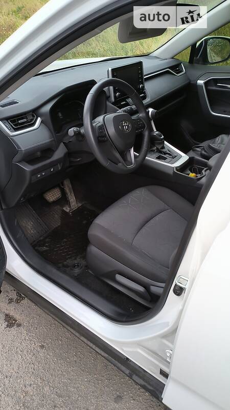 Внедорожник / Кроссовер Toyota RAV4 2020 в Киеве фото 6 Внедорожник / Кроссовер Toyota RAV4 2020 в Киеве