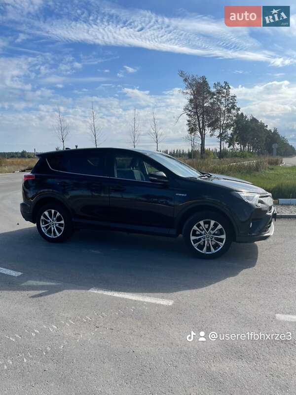 Внедорожник / Кроссовер Toyota RAV4 2016 в Ирпене