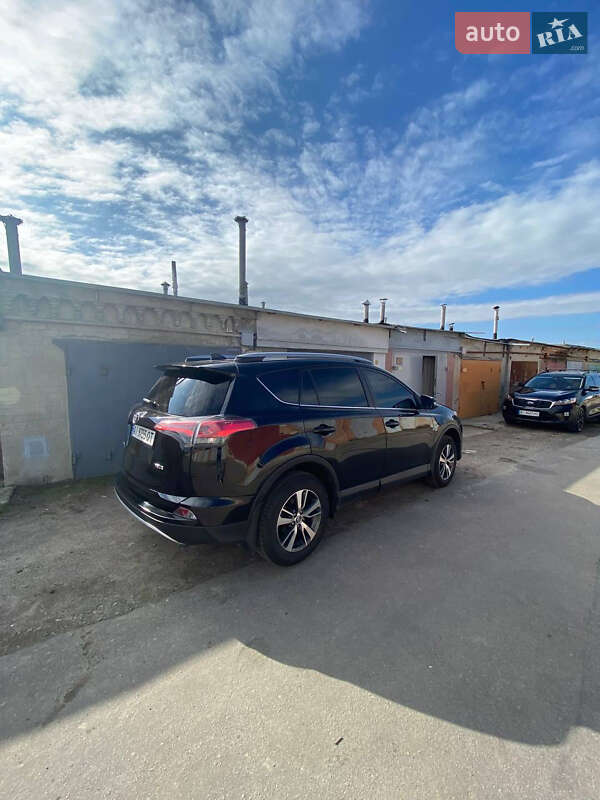 Внедорожник / Кроссовер Toyota RAV4 2018 в Киеве