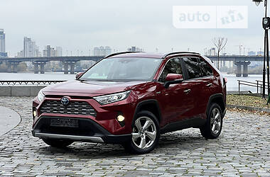 Внедорожник / Кроссовер Toyota RAV4 2019 в Киеве