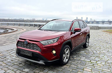 Внедорожник / Кроссовер Toyota RAV4 2019 в Киеве