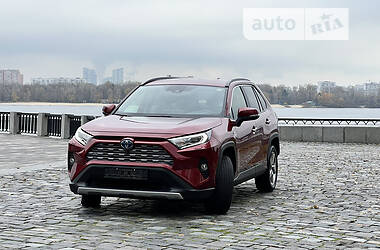 Внедорожник / Кроссовер Toyota RAV4 2019 в Киеве