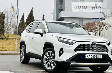 Позашляховик / Кросовер Toyota RAV4 2022 в 