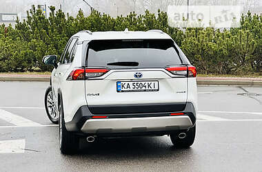 Позашляховик / Кросовер Toyota RAV4 2022 в 