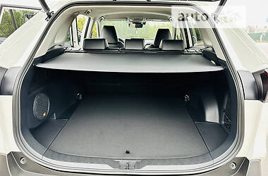 Позашляховик / Кросовер Toyota RAV4 2022 в 