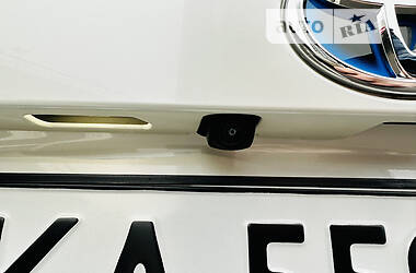 Позашляховик / Кросовер Toyota RAV4 2022 в 