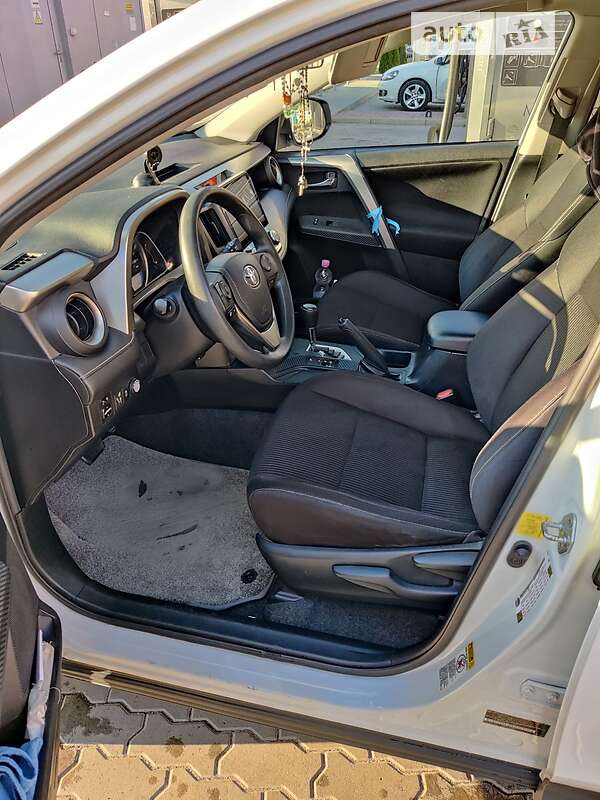 Позашляховик / Кросовер Toyota RAV4 2015 в Мукачевому