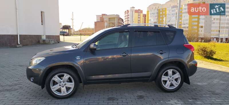 Позашляховик / Кросовер Toyota RAV4 2006 в Львові