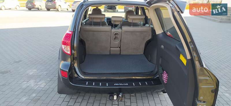 Позашляховик / Кросовер Toyota RAV4 2006 в Львові