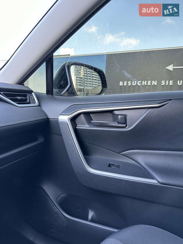 Позашляховик / Кросовер Toyota RAV4 2019 в Києві