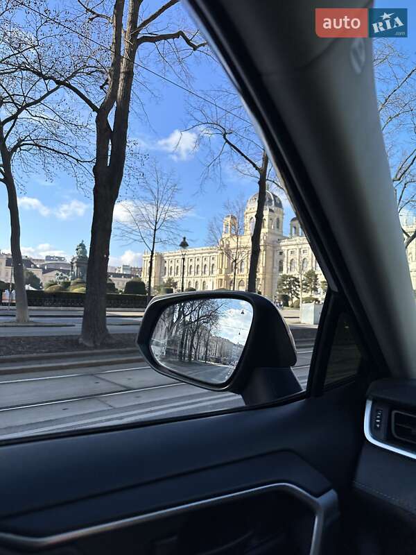 Позашляховик / Кросовер Toyota RAV4 2019 в Києві