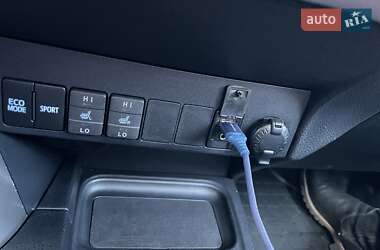 Внедорожник / Кроссовер Toyota RAV4 2017 в Киеве