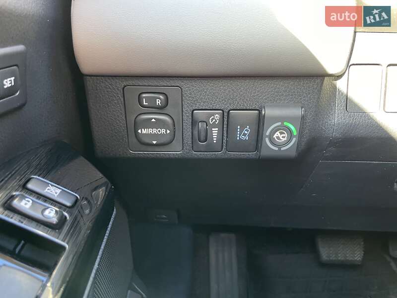 Внедорожник / Кроссовер Toyota RAV4 2017 в Киеве