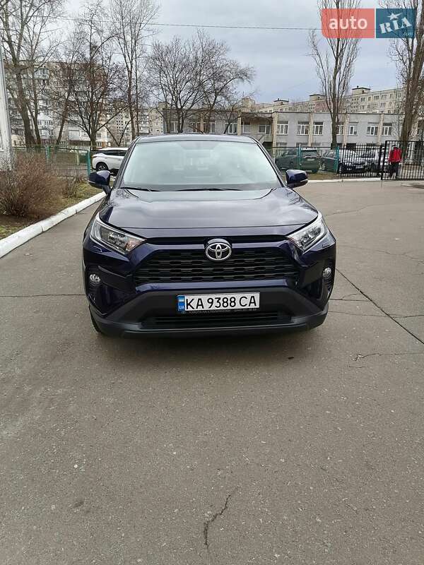 Внедорожник / Кроссовер Toyota RAV4 2021 в Киеве