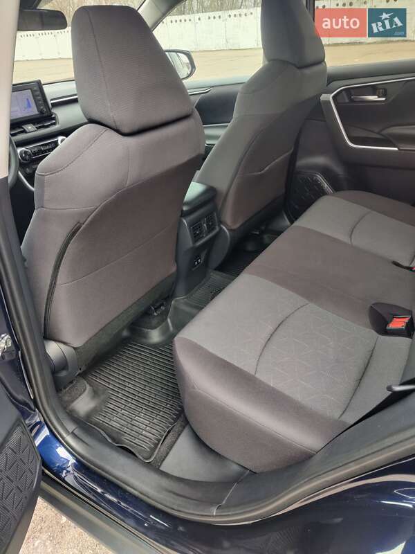 Внедорожник / Кроссовер Toyota RAV4 2019 в Киеве