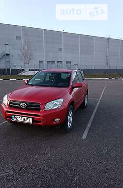 Внедорожник / Кроссовер Toyota RAV4 2006 в Ровно