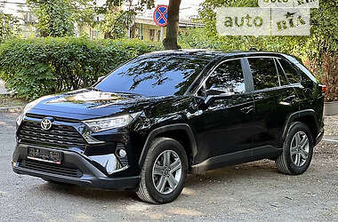 Внедорожник / Кроссовер Toyota RAV4 2019 в 