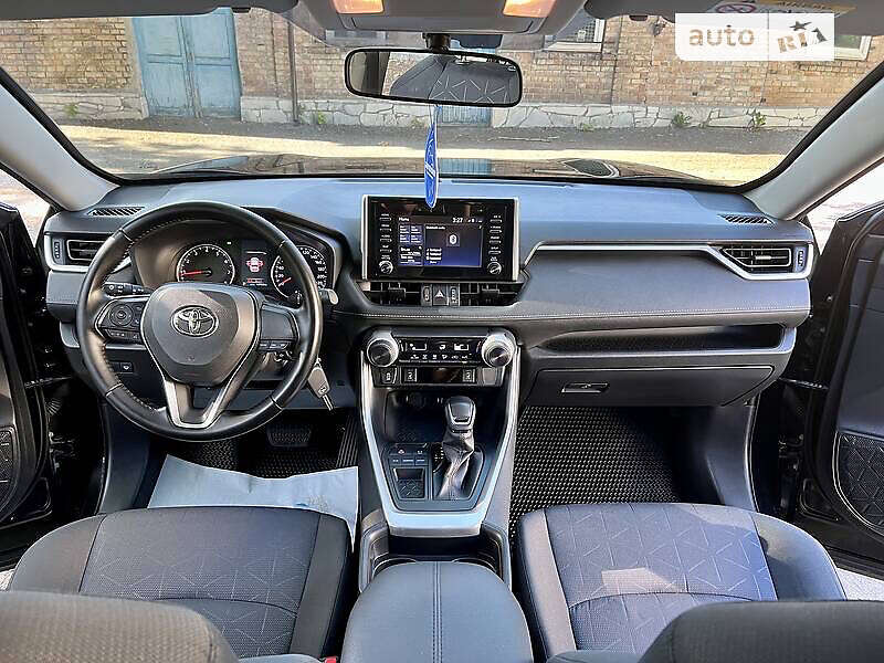 Позашляховик / Кросовер Toyota RAV4 2019 в Києві фото 12 Позашляховик / Кросовер Toyota RAV4 2019 в Києві