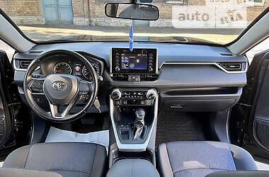 Внедорожник / Кроссовер Toyota RAV4 2019 в 