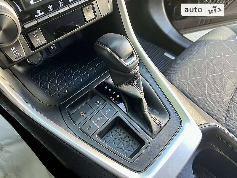 Позашляховик / Кросовер Toyota RAV4 2019 в Києві фото 14 Позашляховик / Кросовер Toyota RAV4 2019 в Києві