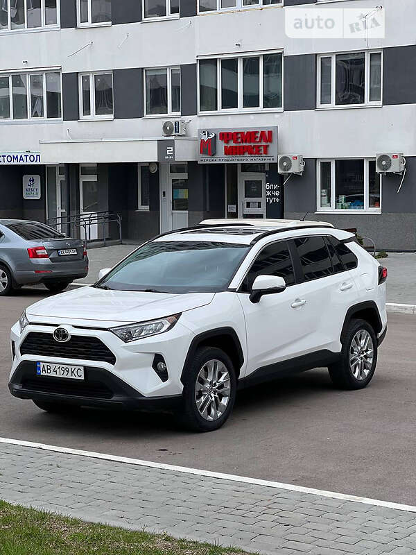 Внедорожник / Кроссовер Toyota RAV4 2019 в Харькове