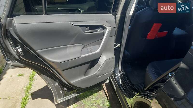 Внедорожник / Кроссовер Toyota RAV4 2020 в Ровно