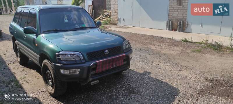 Внедорожник / Кроссовер Toyota RAV4 1998 в Кривом Роге