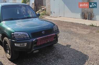 Внедорожник / Кроссовер Toyota RAV4 1998 в Кривом Роге