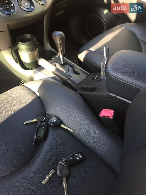 Внедорожник / Кроссовер Toyota RAV4 2006 в Трускавце