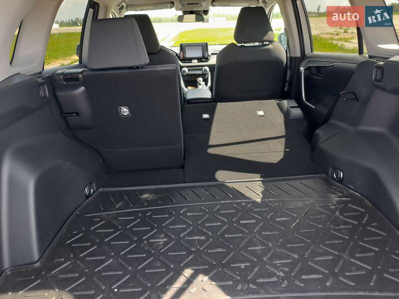 Внедорожник / Кроссовер Toyota RAV4 2020 в Первомайске