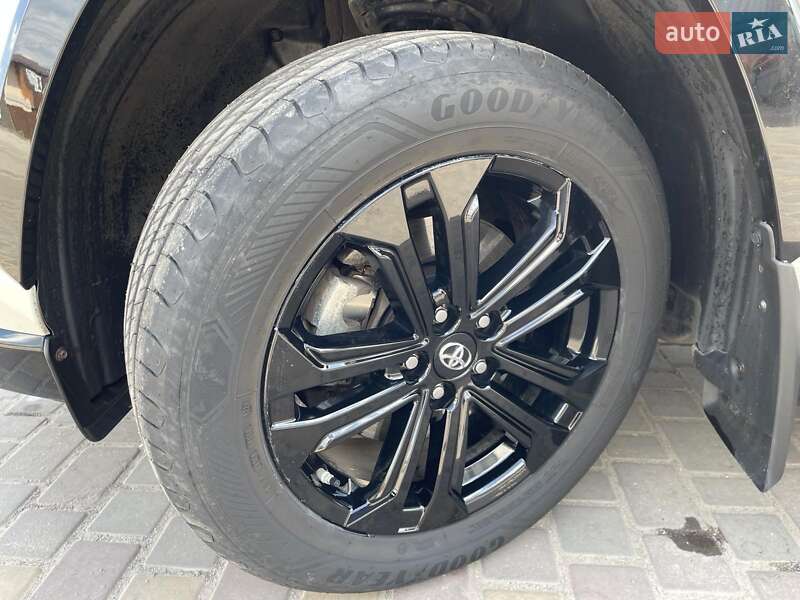 Внедорожник / Кроссовер Toyota RAV4 2018 в Знаменке