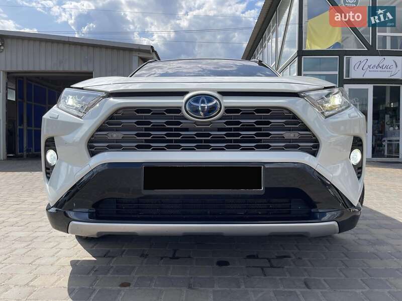 Внедорожник / Кроссовер Toyota RAV4 2018 в Знаменке