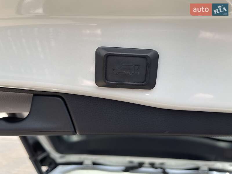 Внедорожник / Кроссовер Toyota RAV4 2018 в Знаменке