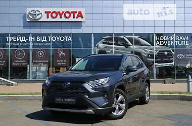 Внедорожник / Кроссовер Toyota RAV4 2019 в Киеве