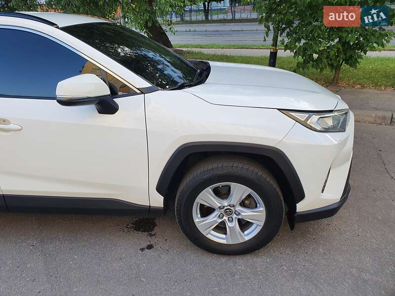 Внедорожник / Кроссовер Toyota RAV4 2019 в Харькове