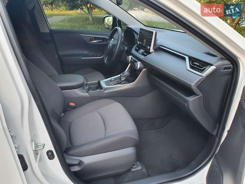 Внедорожник / Кроссовер Toyota RAV4 2019 в Харькове