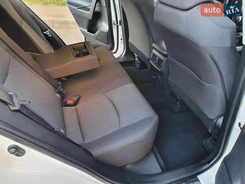 Внедорожник / Кроссовер Toyota RAV4 2019 в Харькове