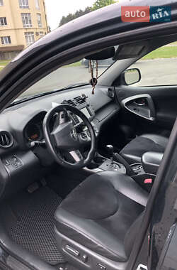 Позашляховик / Кросовер Toyota RAV4 2010 в 