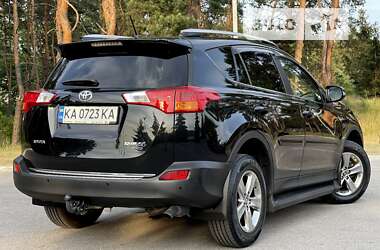 Внедорожник / Кроссовер Toyota RAV4 2015 в 