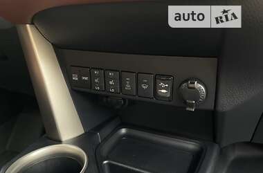 Внедорожник / Кроссовер Toyota RAV4 2015 в 