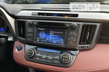 Внедорожник / Кроссовер Toyota RAV4 2015 в 