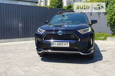 Позашляховик / Кросовер Toyota RAV4 2021 в 