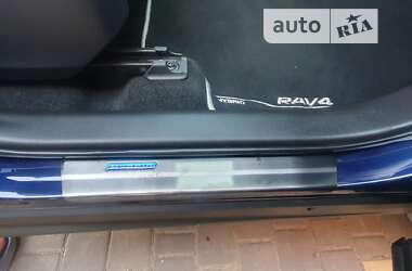 Позашляховик / Кросовер Toyota RAV4 2021 в 