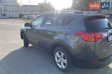 Внедорожник / Кроссовер Toyota RAV4 2014 в 