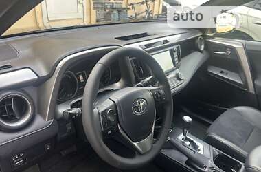 Позашляховик / Кросовер Toyota RAV4 2017 в 