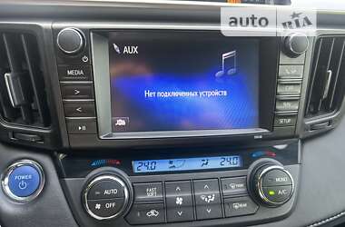 Позашляховик / Кросовер Toyota RAV4 2017 в 