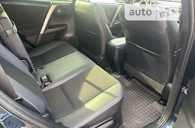 Позашляховик / Кросовер Toyota RAV4 2017 в 